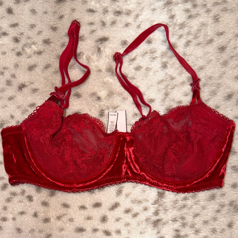 PINK Victoria's Secret Scarlet Lace Bra